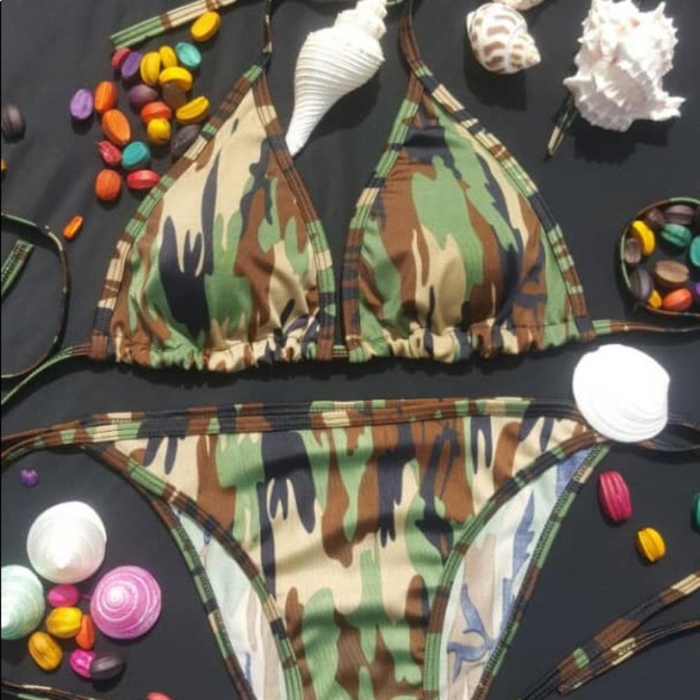 Bikini - Picture 2 of 8